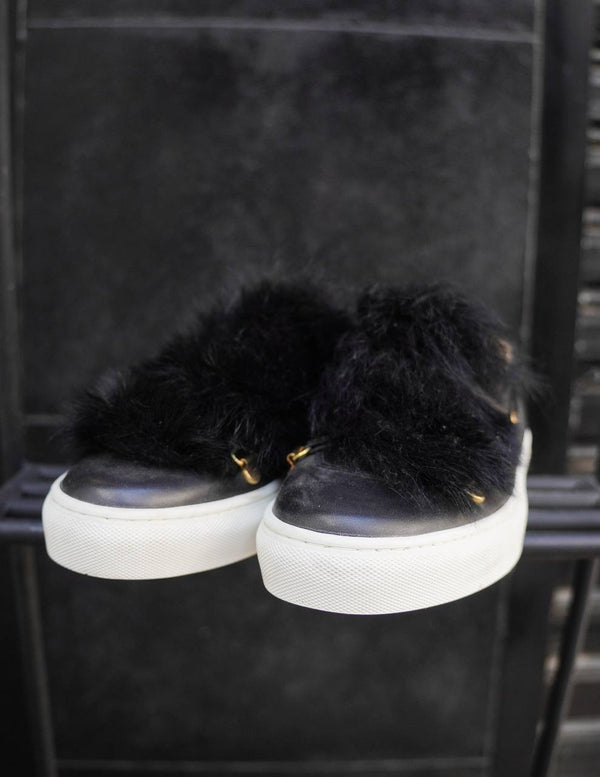 Zapatos de cuero negro con detalle de piel sintetica y suela de goma blanca de Swear
