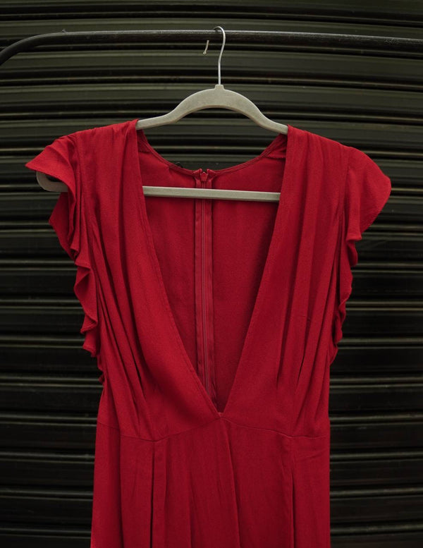 Vestido corto de crepe rojo sin mangas