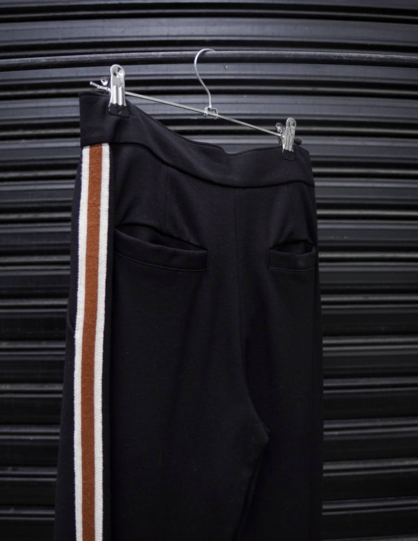 Pantalon tipo sastrero linea en costados  negro de Etiqueta Negra