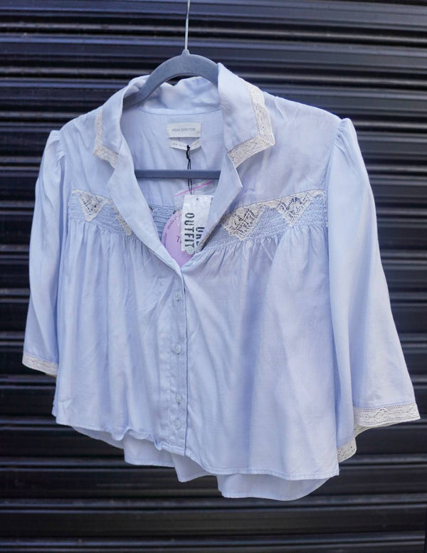 Camisa celeste  Urban Outfitters